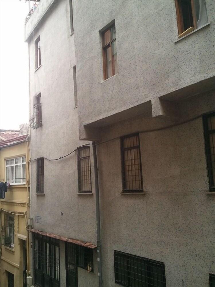 Nelly Guesthouse Стамбул Экстерьер фото